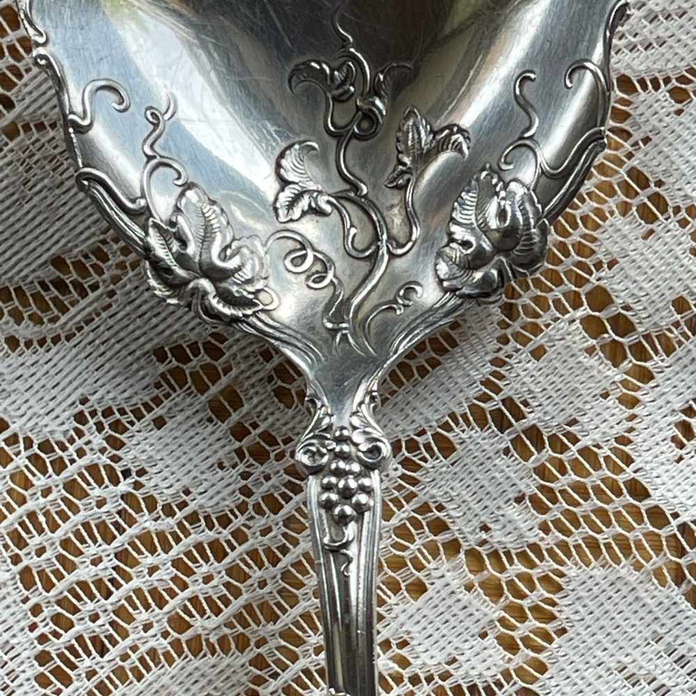 Rogers Brothers vintage silver plated serving spoon & butter knife - Picture 6 of 11